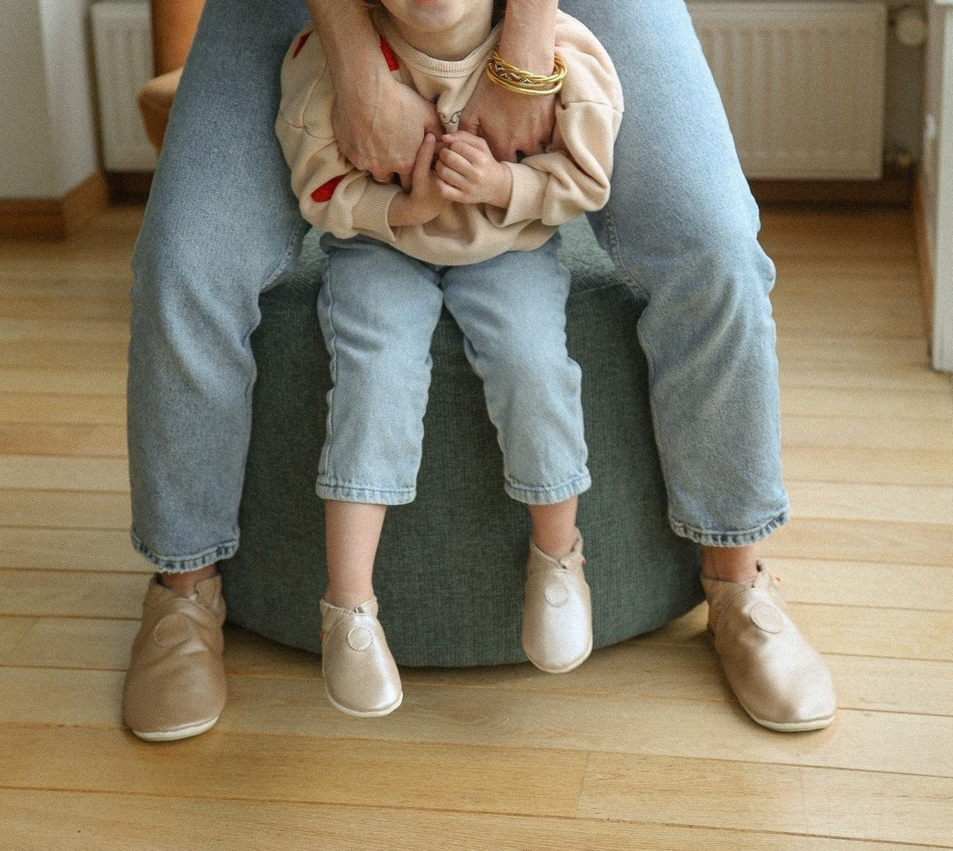 Pourquoi choisir des chaussons en cuir souple pour toute la famille ?