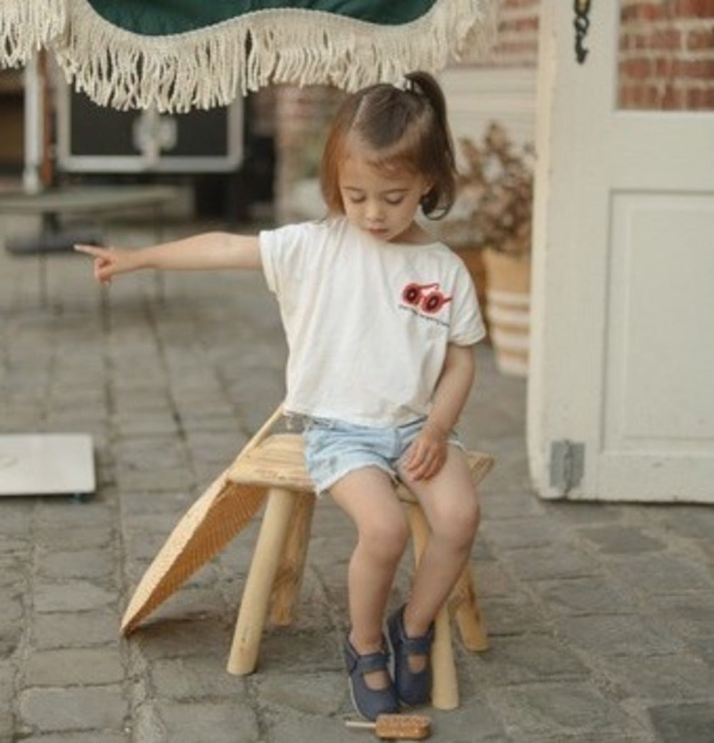 Chaussons bébé en été : faut-il vraiment en mettre quand il fait chaud ?