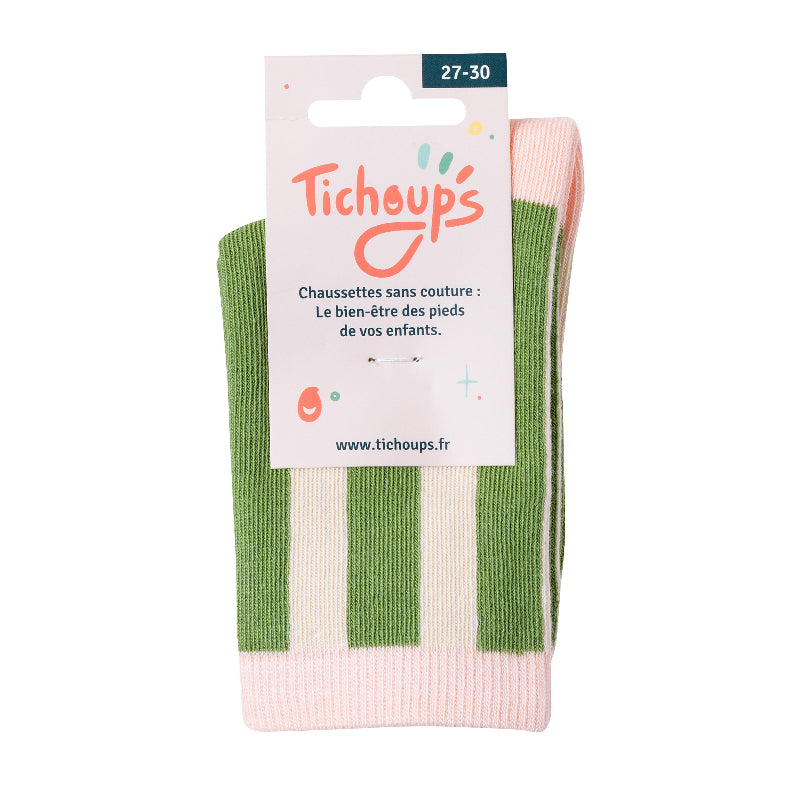 Packaging avant chaussettes sans couture rayées vert olive avec des des détails rose .