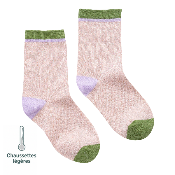 Photo des chaussettes sans couture unies paillettes rose pale et vert vue de profil.