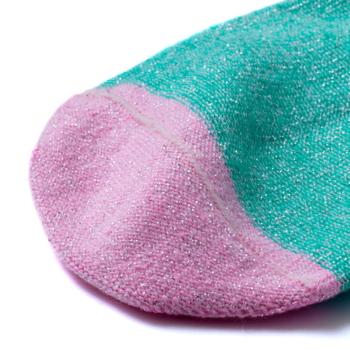 chaussettes sans couture paillettes unies vert et rose avec le détail de la couture intérieure plate.