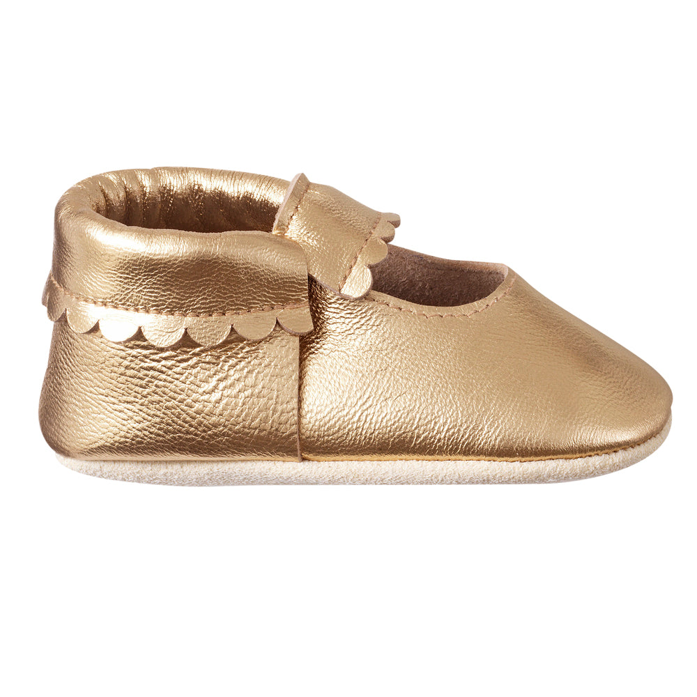 chaussons bébé ouvert coloris doré vue de profil