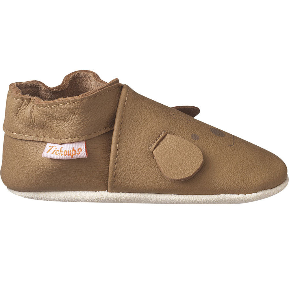 chaussons bébé cuir souple marron avec tête de chien vue de profil