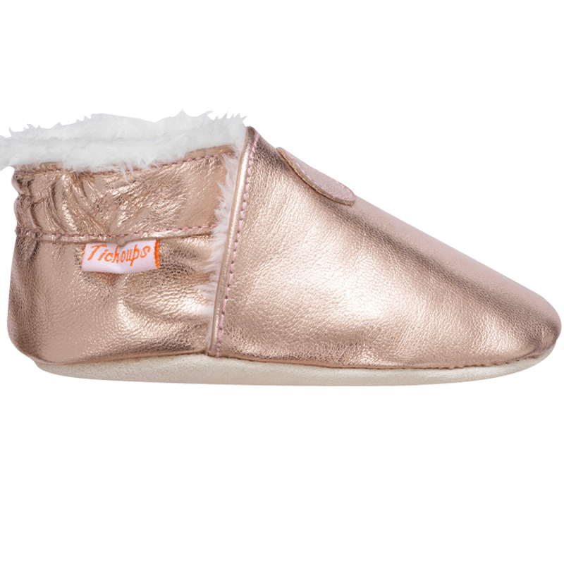 Chaussons fourrés cuir souple bébé couleur rose métallique vue de profil