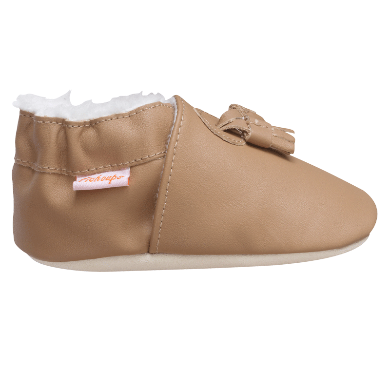 Chaussons cuir souple bebe pampilles fourrés café vue de profil