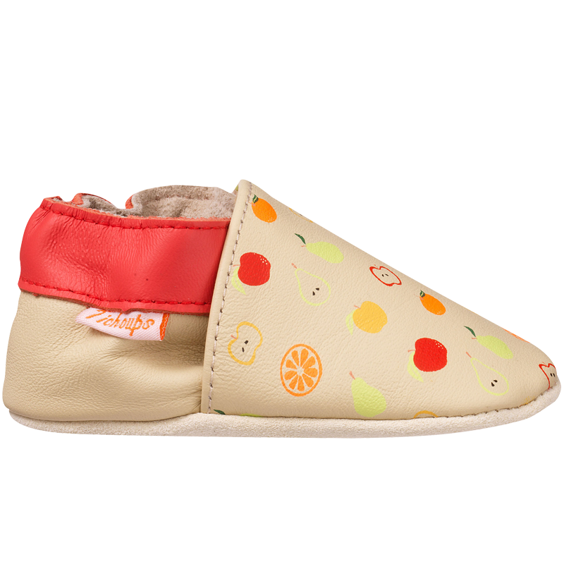 Vue de profil des chaussons enfant cuir souple Lévi les fruits .
