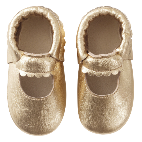 Photo des chaussons bébé ouverts doré vue de face .