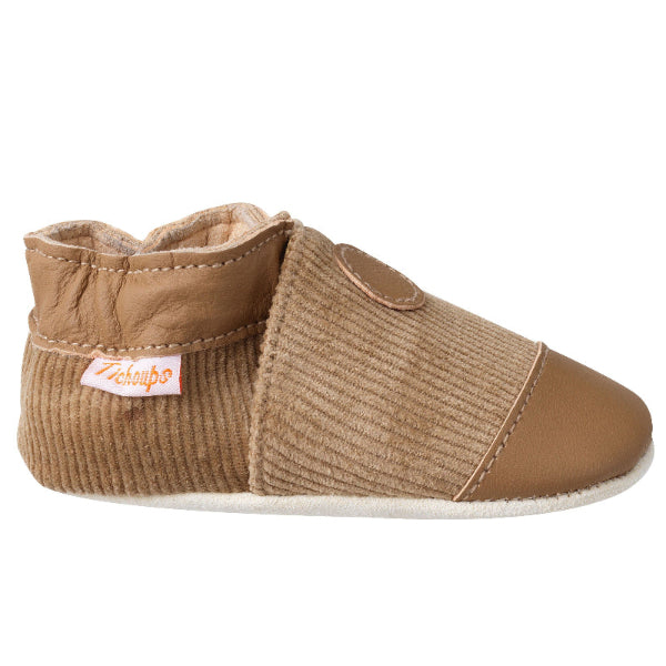 Chaussons velours marron pour enfant de profile