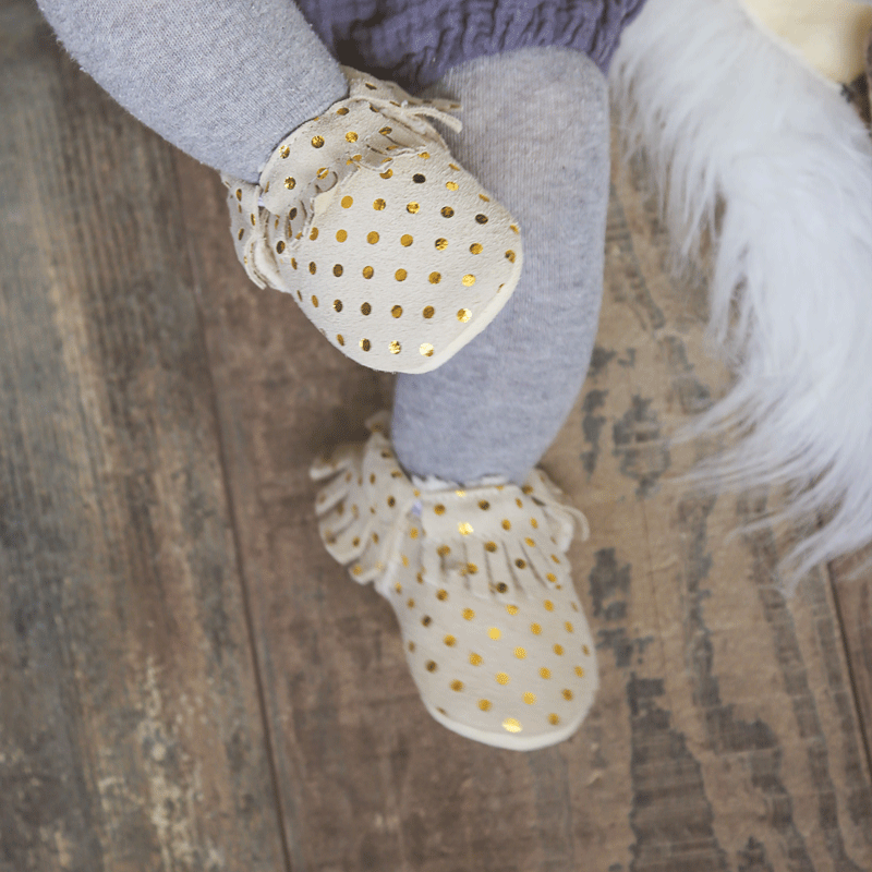 chaussons-bebe-a-franges-fourres--beige-800-profil