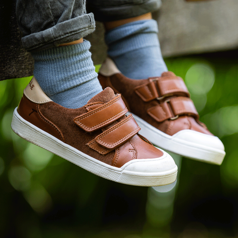 chaussures-premiers-pas-happy-marron-tichoups-chamaye-porte