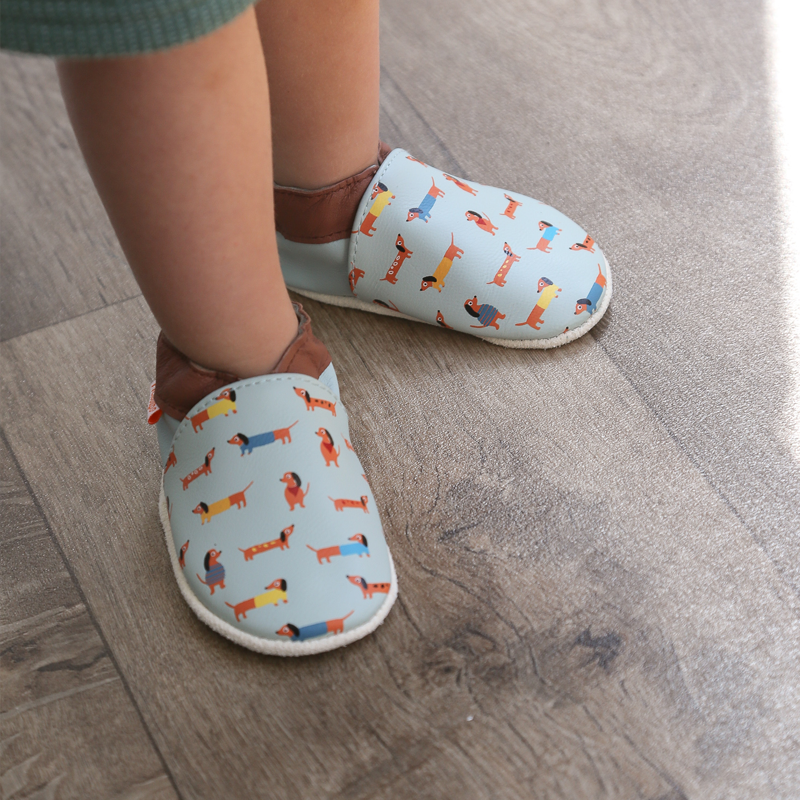 chaussons-bebe-cuir-souple-raphael-teckels-porte