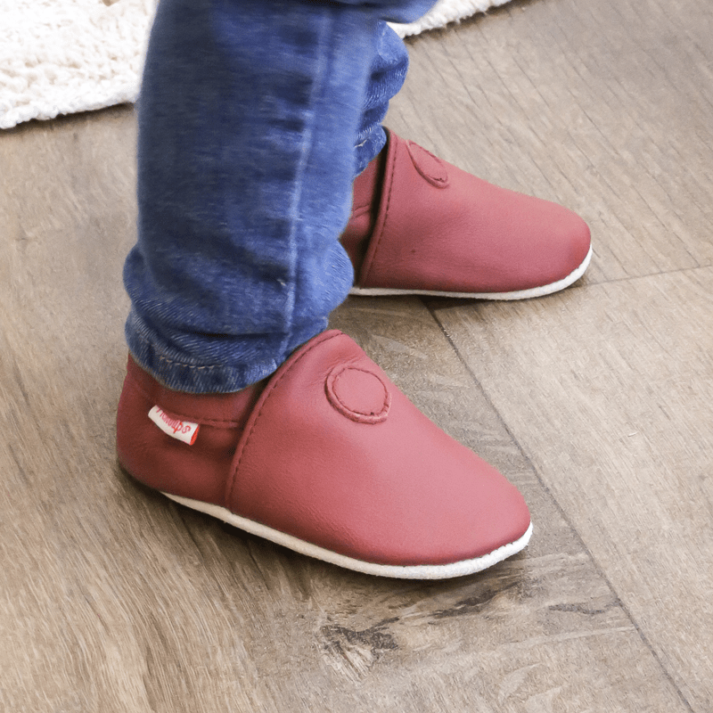 Chaussons-unis-havane-porte