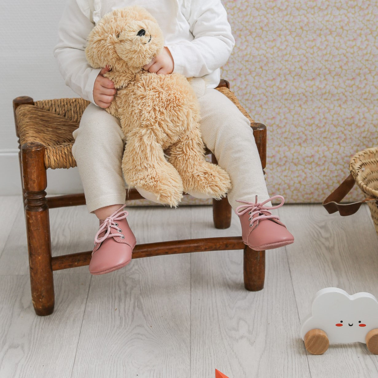 Quelles chaussures quand bébé commence à marcher ?