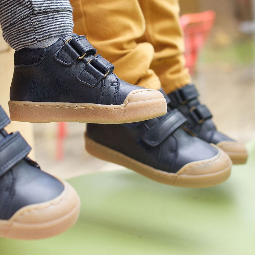 Fabrication des chaussures à scratchs - Tichoups