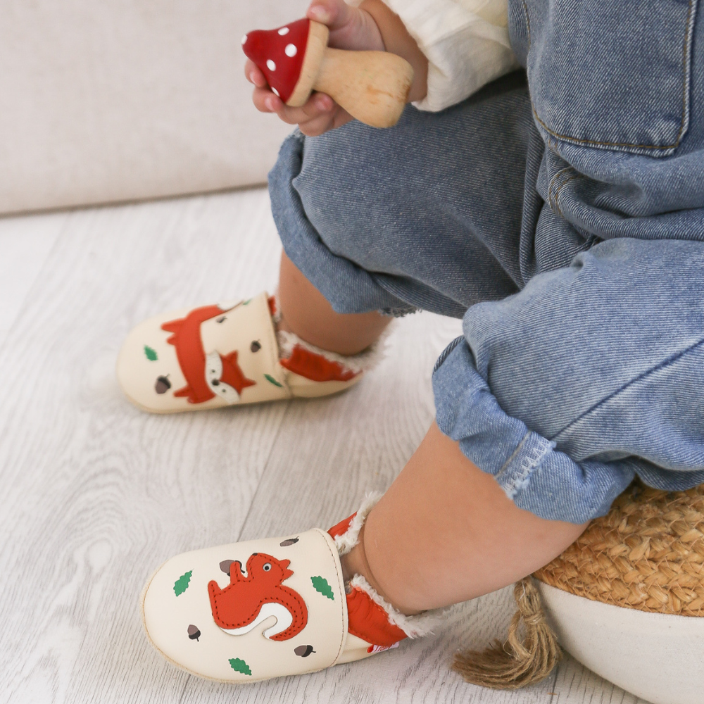 Comment chausser bébé pour ses premiers pas en hiver ?