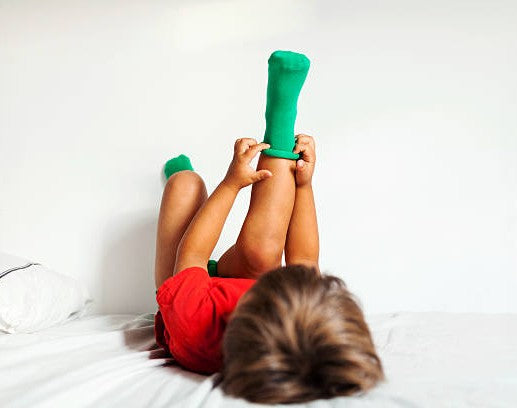Pourquoi mon enfant refuse t-il de mettre ses chaussettes ?