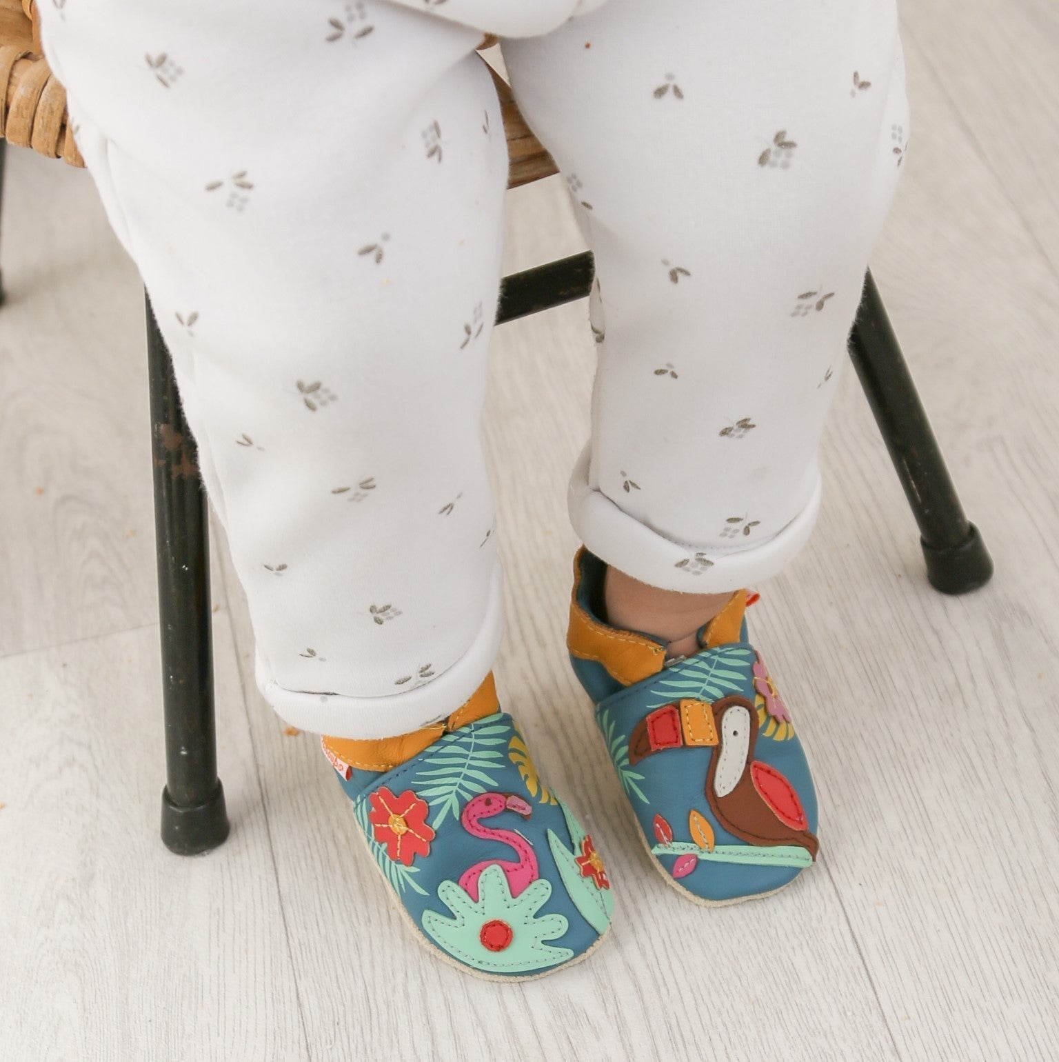 Chaussons bébé : quel modèle choisir quand il marche ?