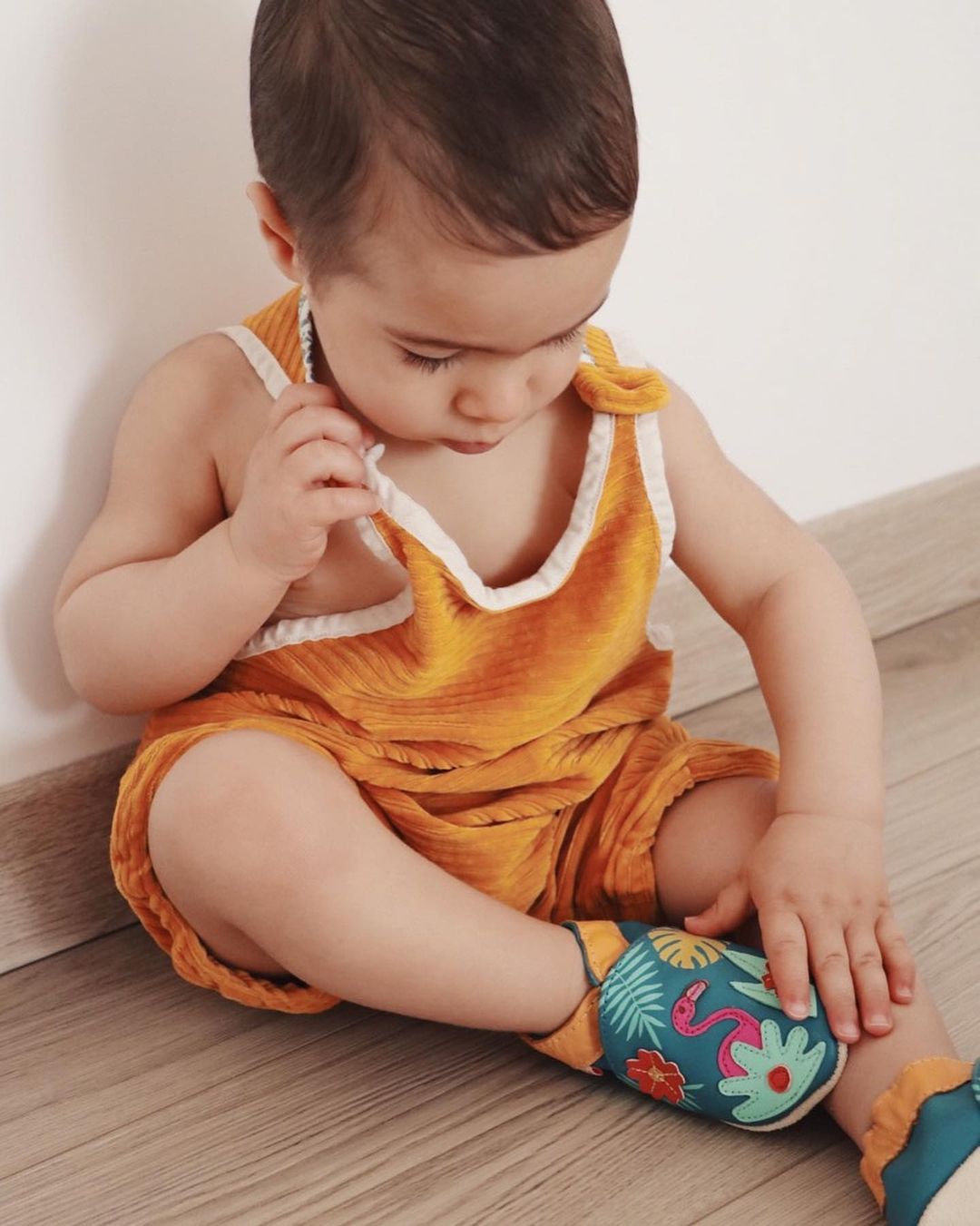 Comment choisir des chaussons en cuir pour les premiers pas de mon enfant ?
