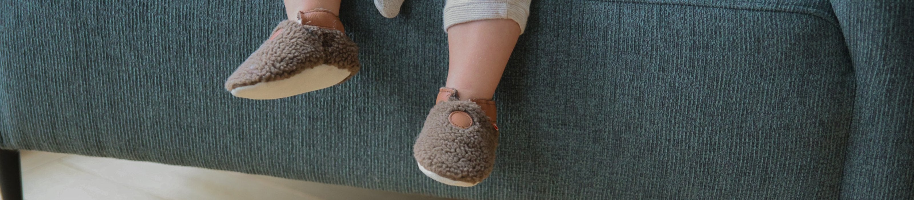 Chaussons cuir souple unis pour bébé