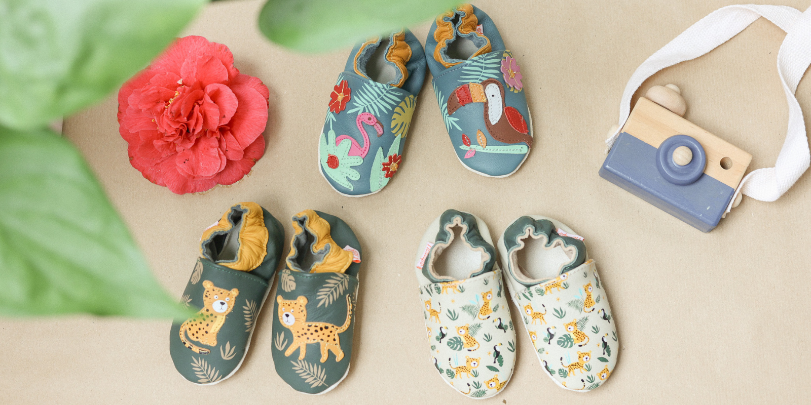 Collection de chausson en cuir souple avec des motifs tropicaux