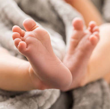 Pourquoi mettre les bébés pieds nus  ?