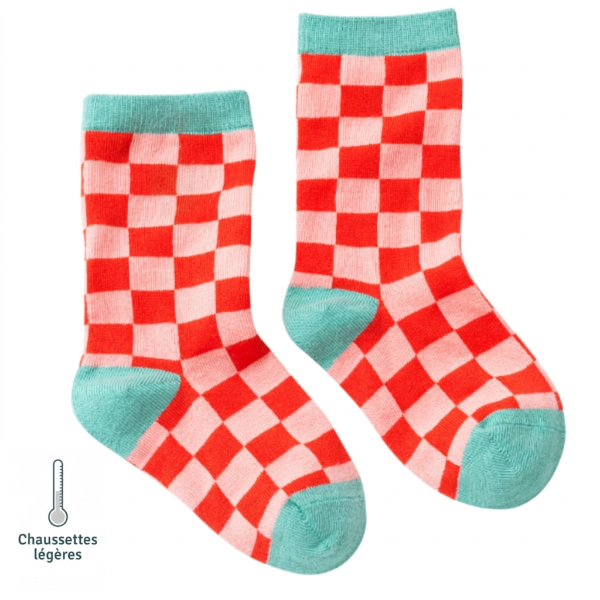 Chaussettes sans couture à motifs damier rouge et vert vue de côté.