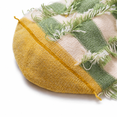Photo de l'intérieur des chaussettes sans couture damier vert olive et ocre.