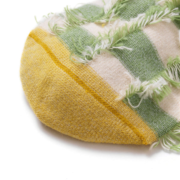 Photo de l'intérieur des chaussettes sans couture damier vert olive et ocre.