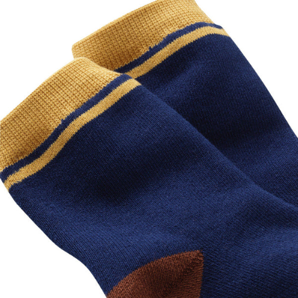 vue de détail des chaussettes sans couture unies marine épaisses et ocre 