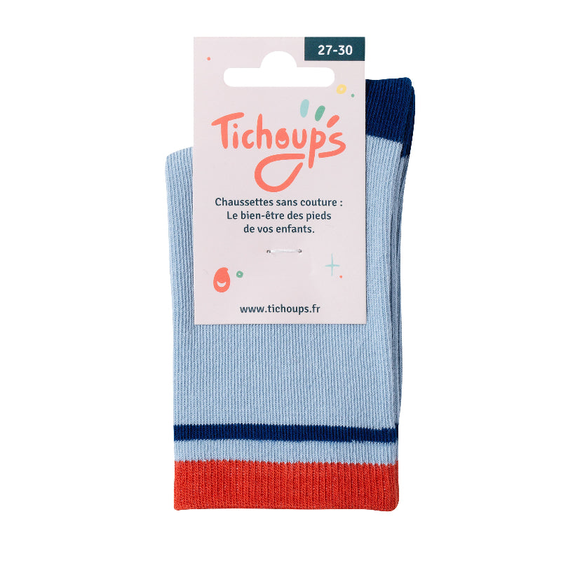 Packaging avant des chaussettes sans couture unies bleu gris avec détails rouge sur fond blanc.