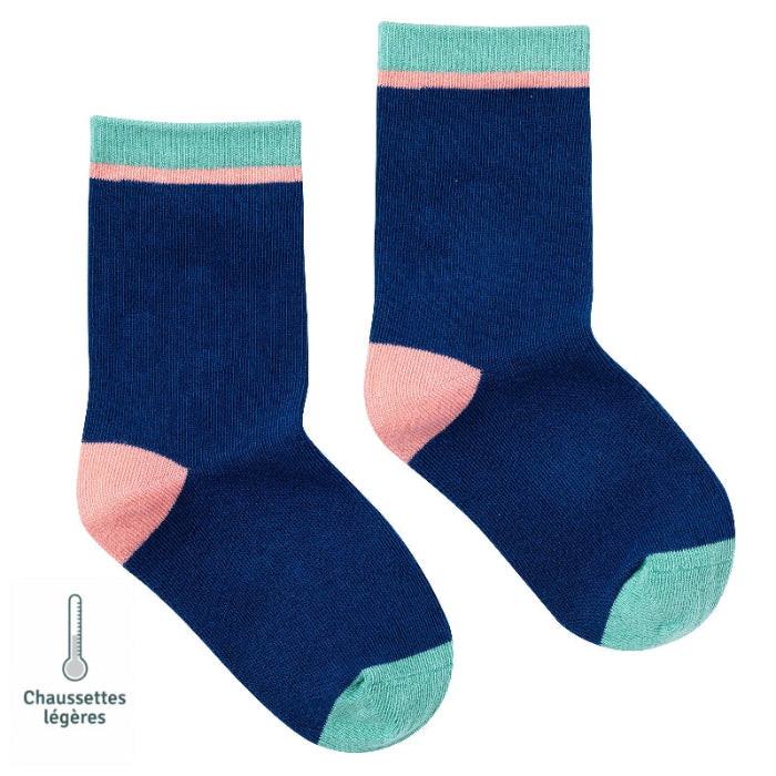 Chaussettes sans couture bleu marine et vert vue de profil.