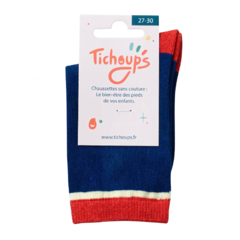 Chaussettes unies marine et rouge pliées avec packaging cartonné sur fond blanc
