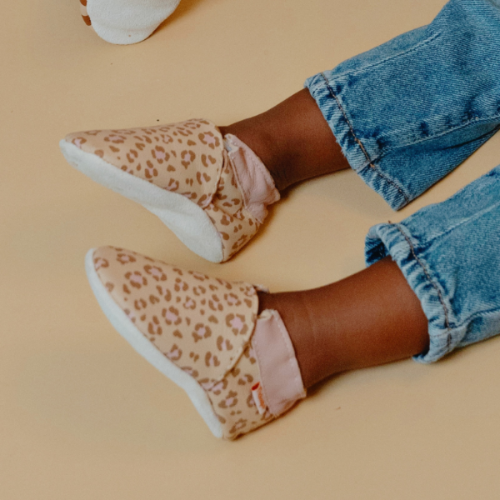 photo chaussons léopard rose portées