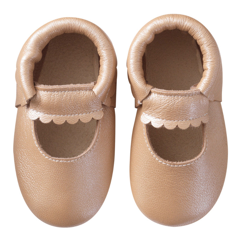 photo chaussons bébé ouvert en cuir souple coloris beige irisé vue de face
