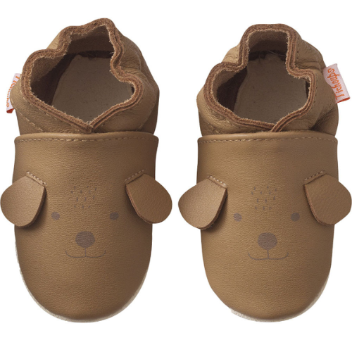 Chaussons cuir souple tête de chien marron pour bébé vue de face .
