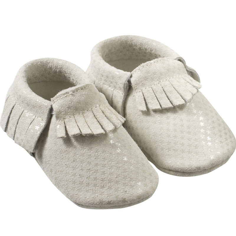 Chaussons-bebe-cuir-souple-franges-etoiles-profil