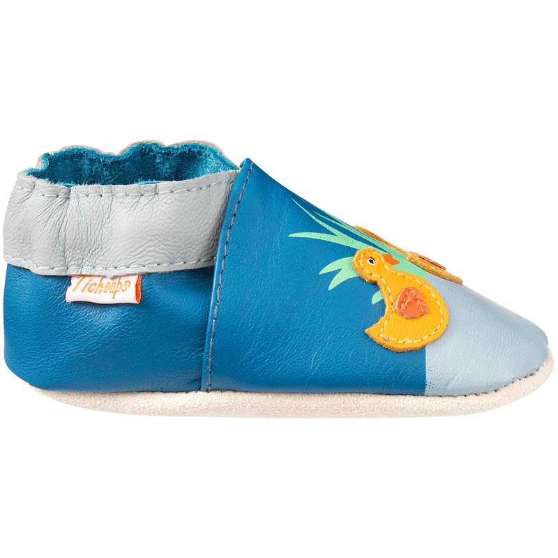 Chaussons pour bébé  en cuir souple, coloris bleu avec motifs canard. Vue de profil