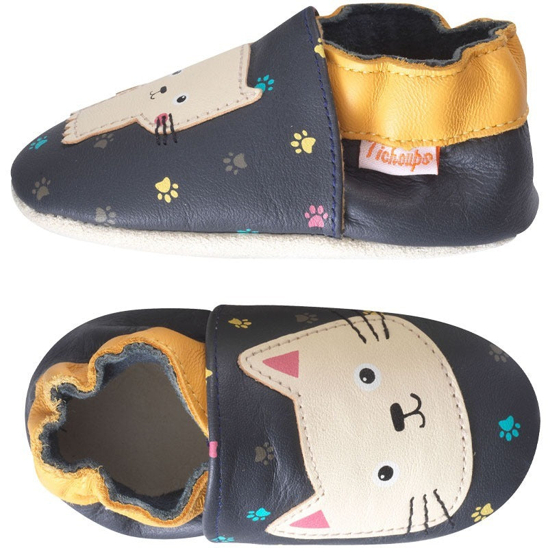 Photo des chaussons bebe cuir souple Nina le chat vue de profil.