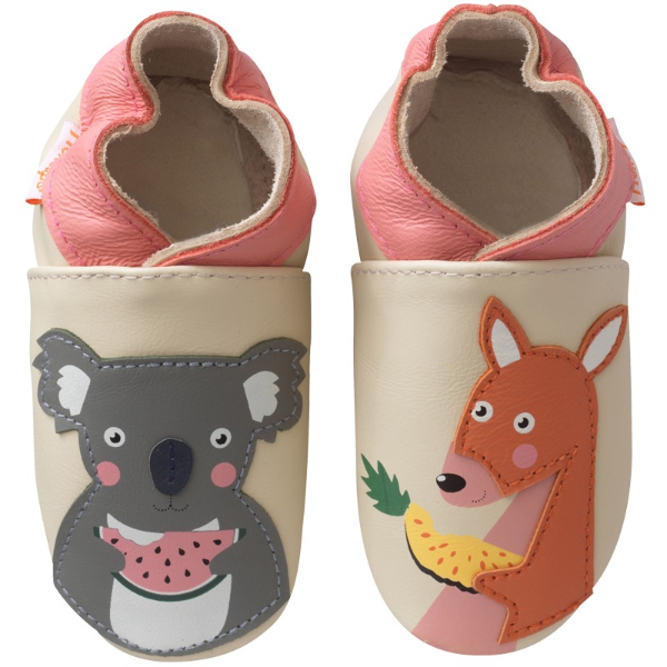 Photo des chaussons bébé en cuir souple Eliotte et Salomon vue de face. 
