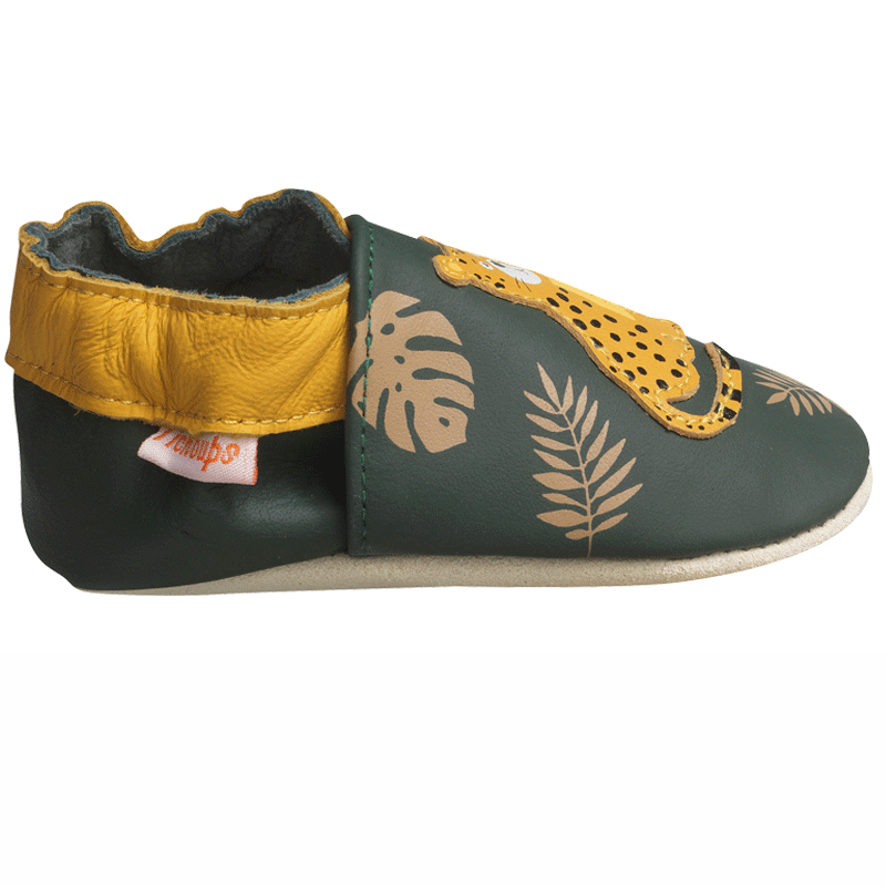 Vue de profil des chaussons enfant cuir souple Cesar le jaguar .