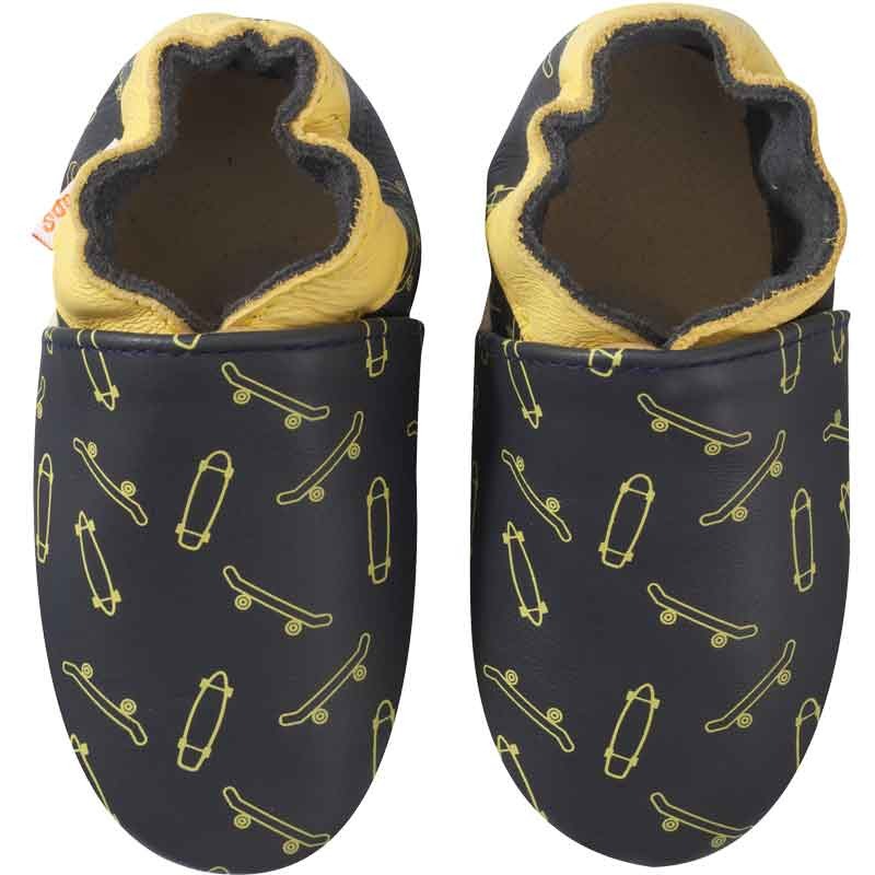 Photo des chaussons en cuir souple enfant Tom les skates vue de face.