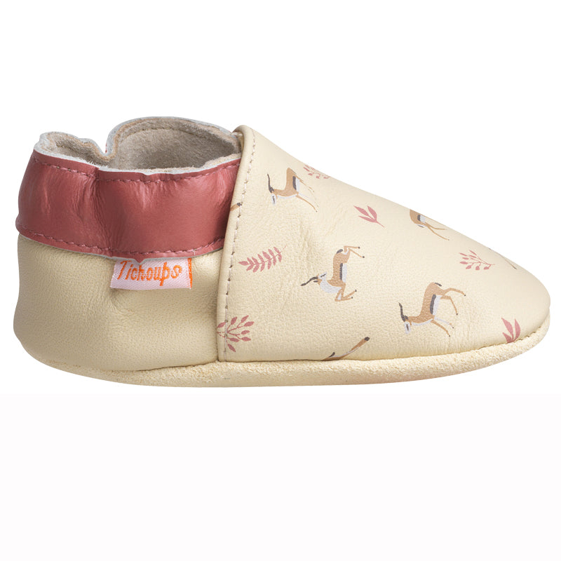 Vue de profil des chaussons en cuir soupe enfant Gaëlle les gazelles.