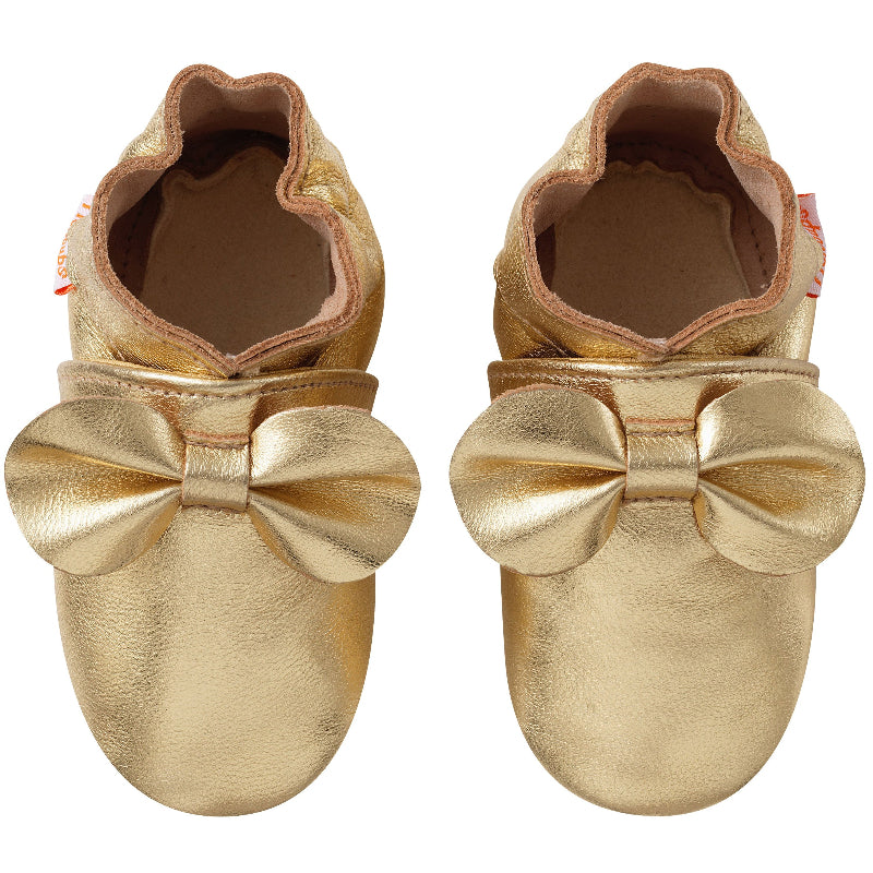 chaussons dorés avec nœuds en cuir souple vue de face