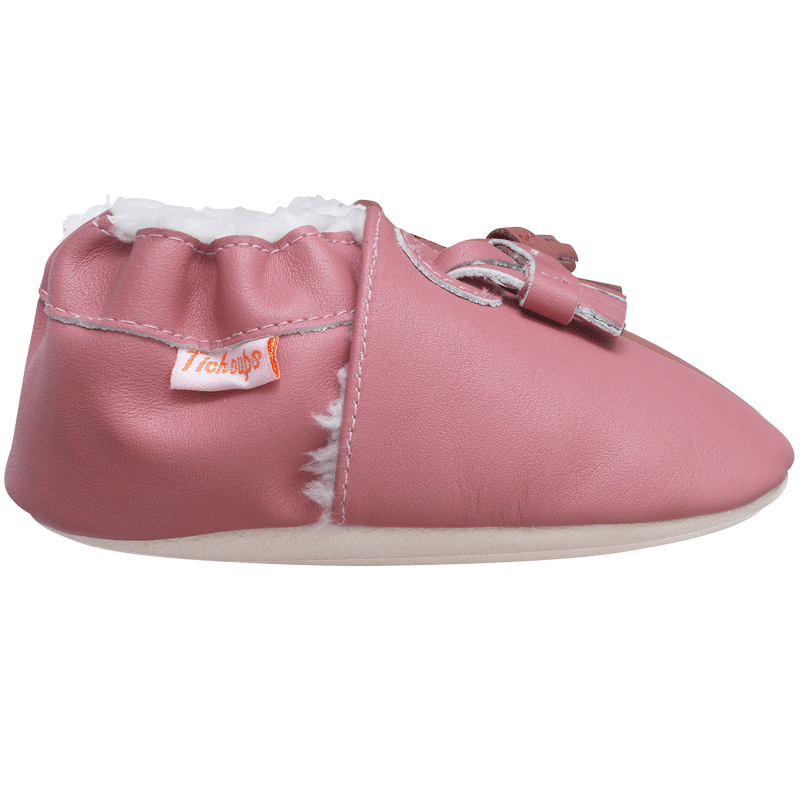 Chaussons cuir souple uni pampilles fourres rose velours vue de profil