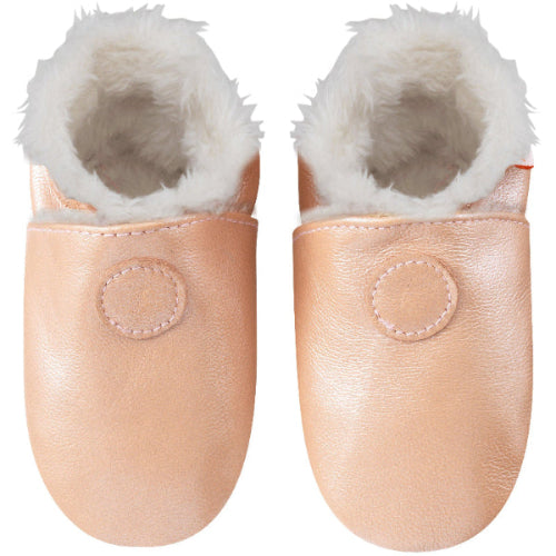 Chaussons cuir souple rose irise fourrés vue de face
