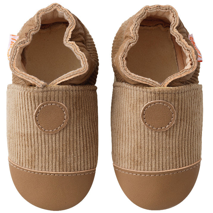 chaussons pour enfant en velours marron vue de face 