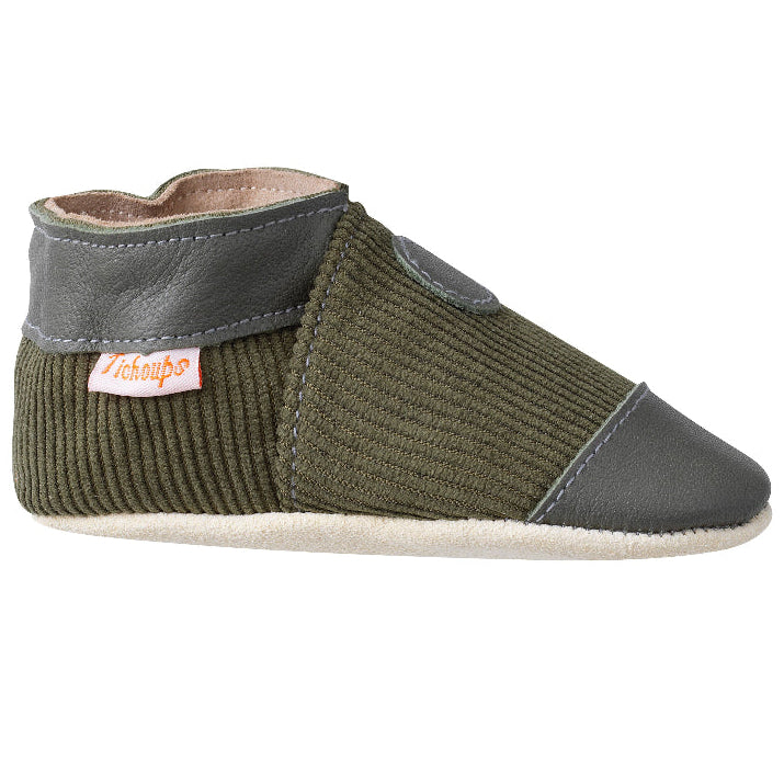 chaussons velours souple coloris kaki vue de profile