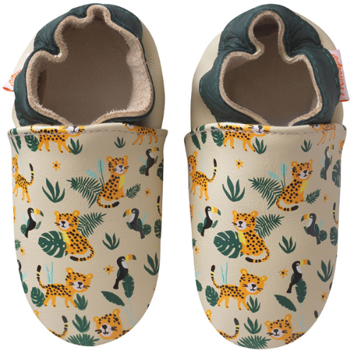 Photo des chaussons enfant en cuir souple Romy et Jules s'amusent vue de face.