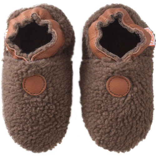Photo des chaussons enfant souple Bouclettes marron vue de face.
