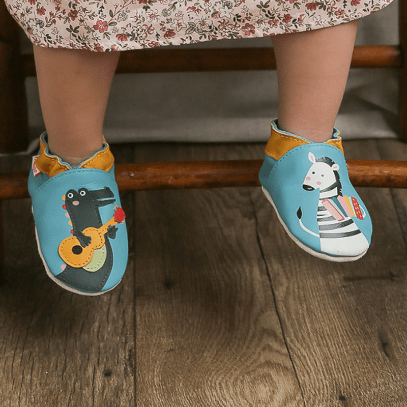 chaussons-bebe-cuir-souple-clara-claudio-porte